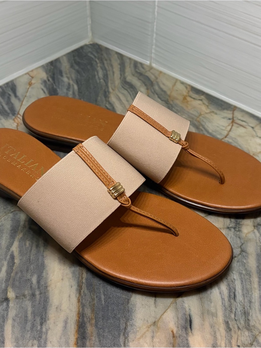 Women’s Italian Shoemakers Mattea Slide Thong Sandal Tan Cream Leather 10 EUC